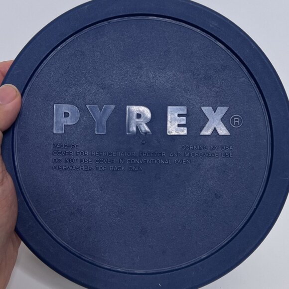 Pyrex 7203 Round Glass 7-Cup Food Storage Bowl with 7402-PC Dark Blue Lid Cover - Picture 2 of 5